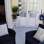 Apartman Comfortable 2 Bedroom Terrace Apartment Beach & Center 4 Guests