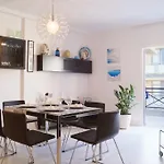 Comfortable 2 Bedroom Terrace Apartment Beach & Center 4 Guests Apartman