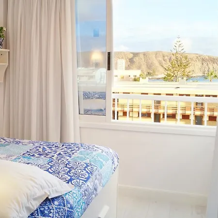 Apartman Comfortable 2 Bedroom Terrace Apartment Beach & Center 4 Guests